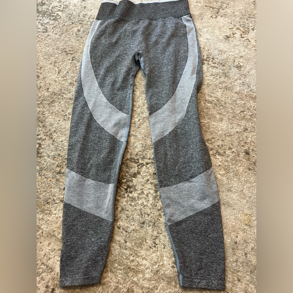 Victoria’s Secret PINK Seamless Blue & Gray Leggings Size Medium
